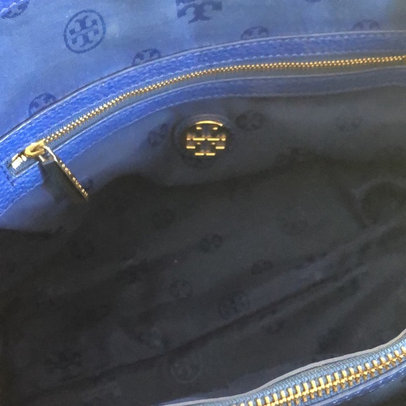 Tory Burch Amanda Tote - Picture 8 of 16